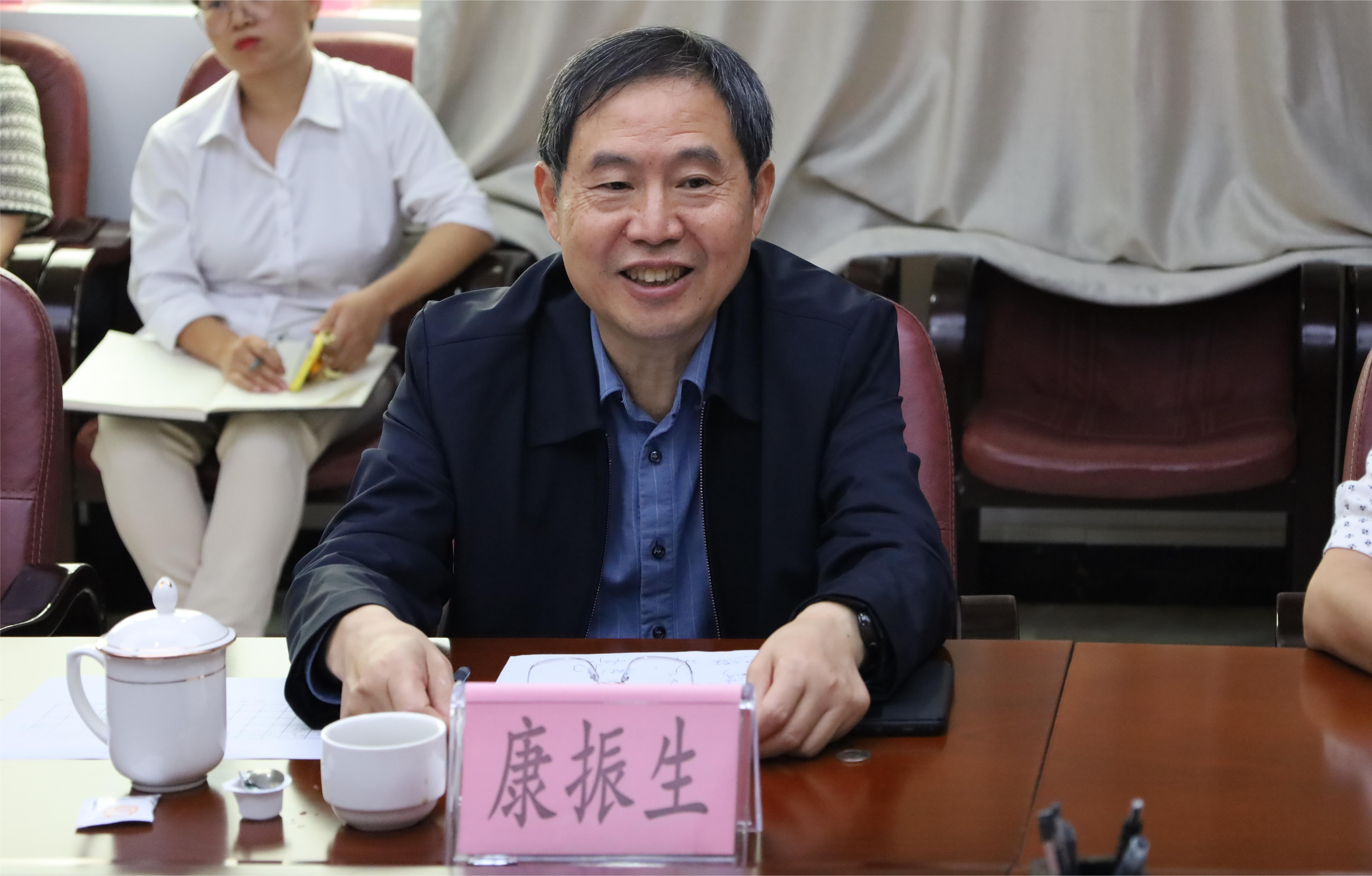 椰子研究所 重要新闻 康振生院士莅临椰子所调研指导